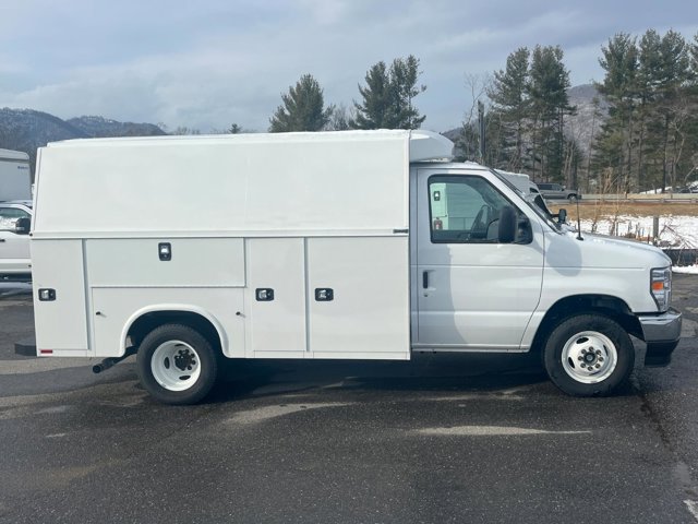 New 2026 Ford E-350 - photo 2