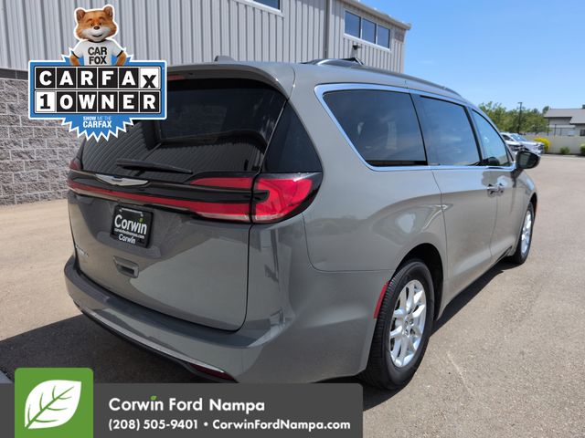 Used 2022 Chrysler Pacifica - photo 2