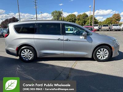 2017 Chrysler Pacifica FWD Minivan for sale #2530400 - photo 2