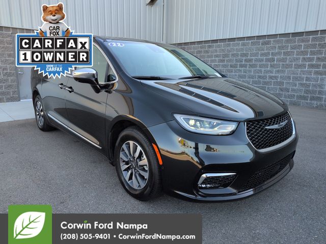 Used 2022 Chrysler Pacifica - photo 1