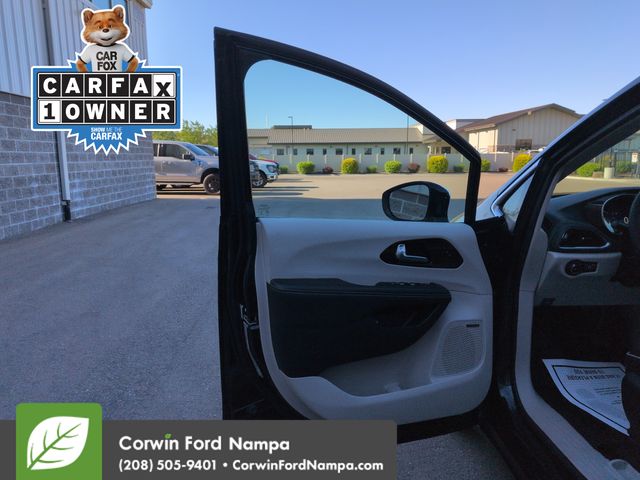 Used 2022 Chrysler Pacifica - photo 12