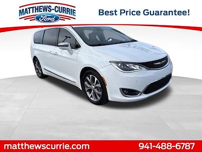 Used 2017 Chrysler Pacifica - photo 1