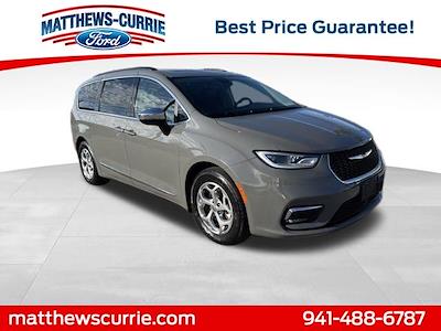 Used 2023 Chrysler Pacifica - photo 1
