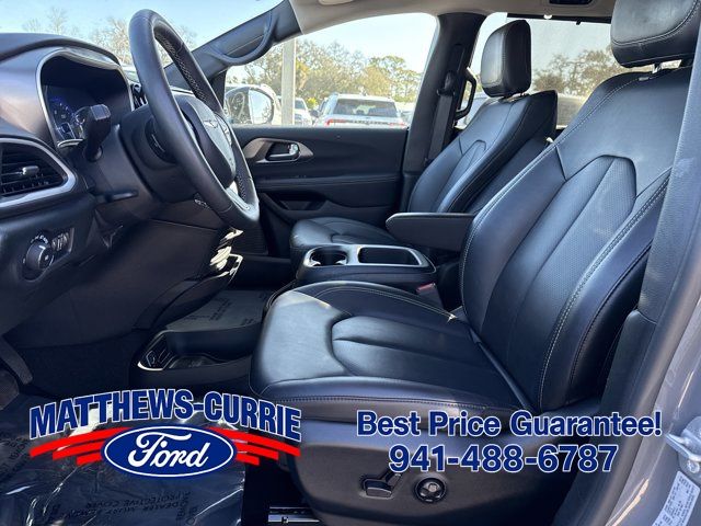 Used 2025 Chrysler Pacifica - photo 11