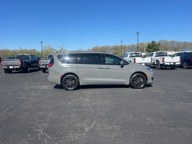 Used 2020 Chrysler Pacifica - photo 6