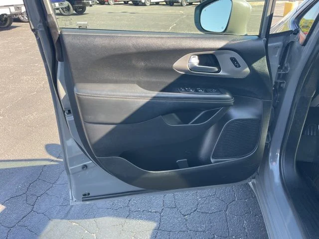 Used 2020 Chrysler Pacifica - photo 25