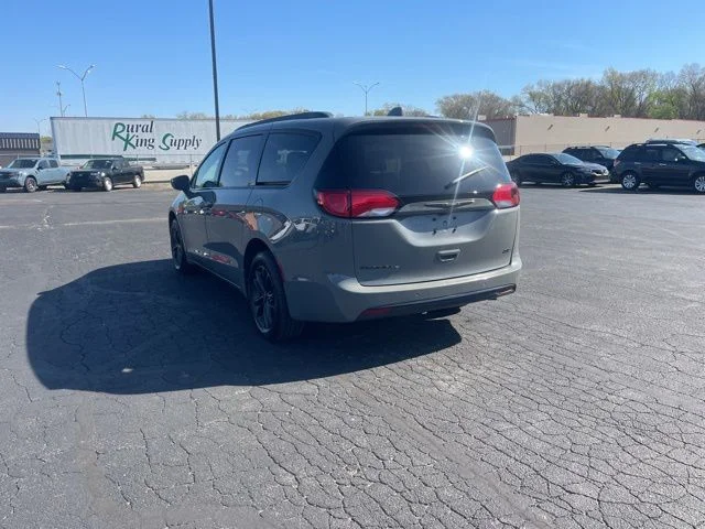 Used 2020 Chrysler Pacifica - photo 2