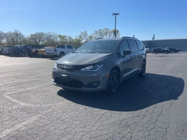 Used 2020 Chrysler Pacifica - photo 1