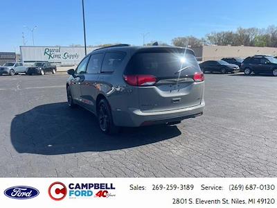 Used 2020 Chrysler Pacifica - photo 2