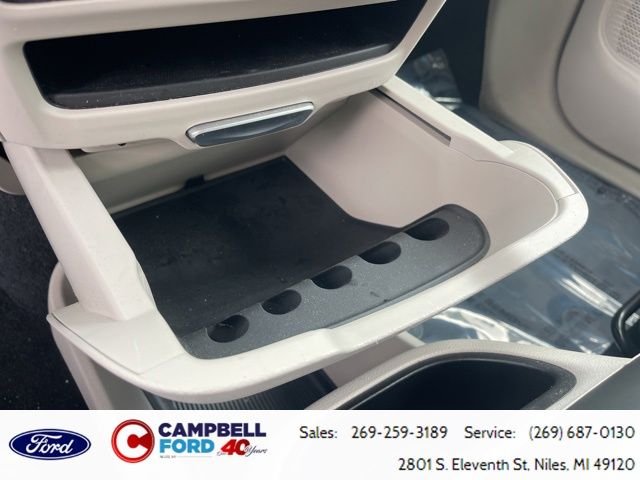Used 2024 Chrysler Pacifica - photo 2