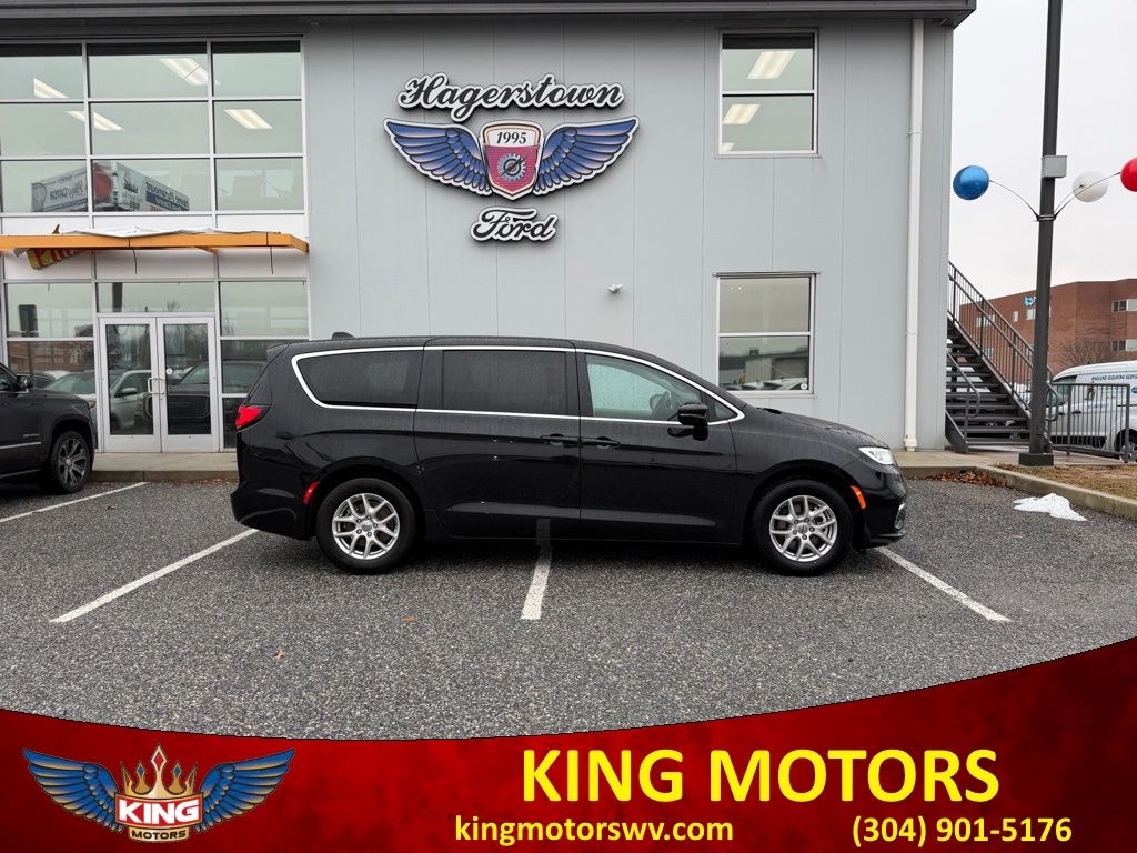 Used 2024 Chrysler Pacifica - photo 1