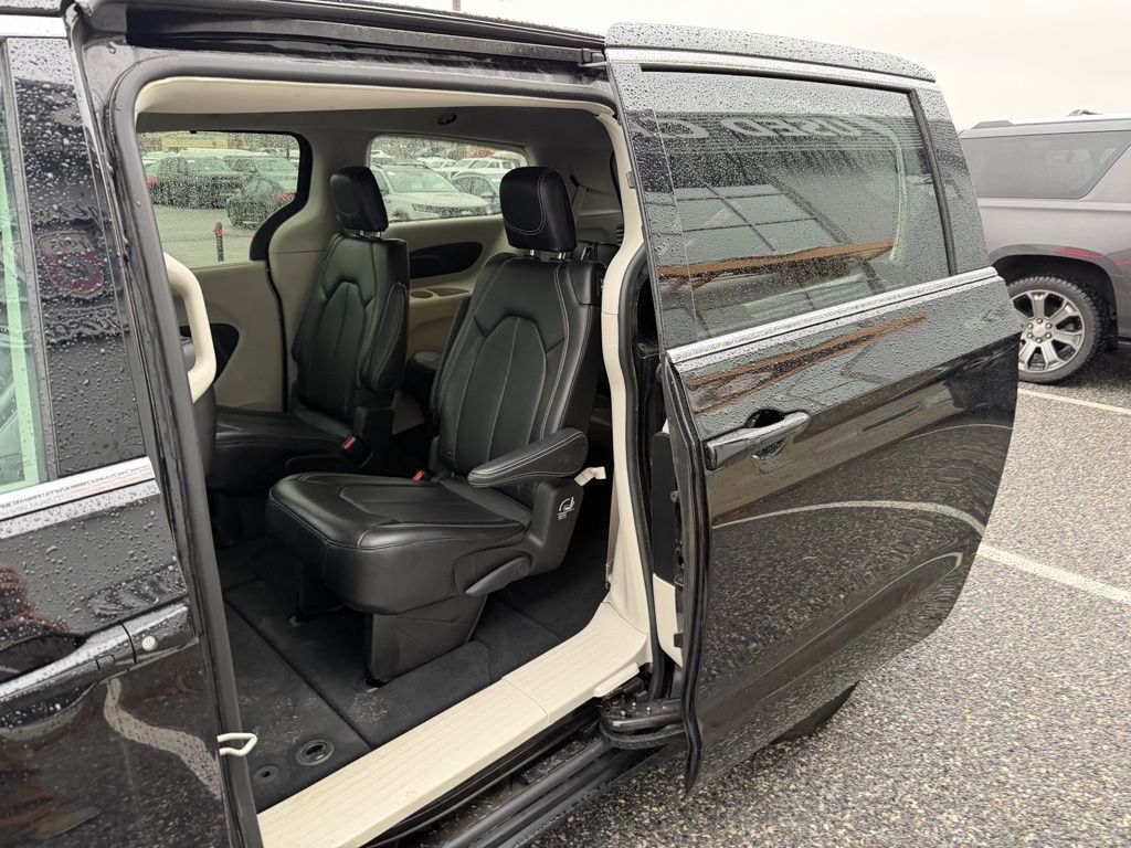 Used 2024 Chrysler Pacifica - photo 13