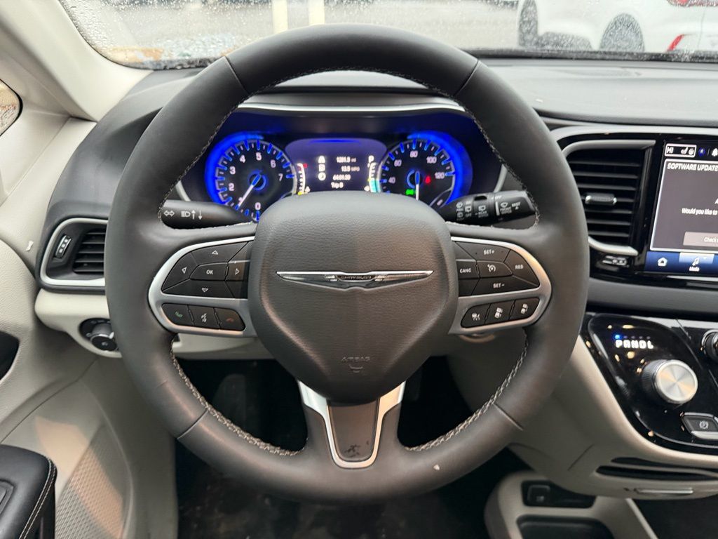 Used 2024 Chrysler Pacifica - photo 16