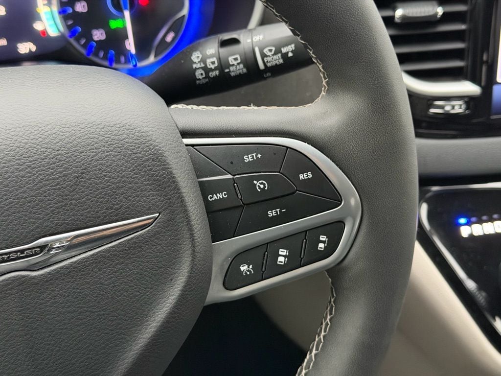 Used 2024 Chrysler Pacifica - photo 20