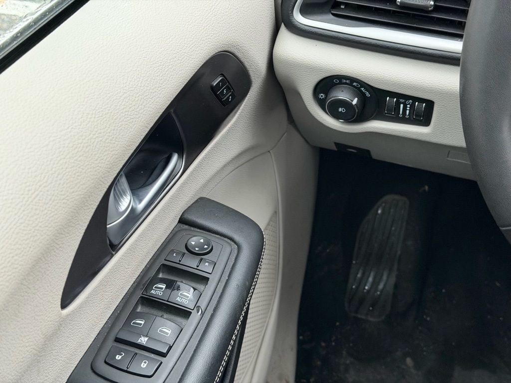 Used 2024 Chrysler Pacifica - photo 21