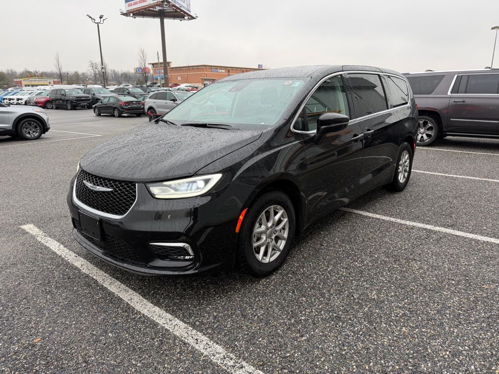 Used 2024 Chrysler Pacifica - photo 6