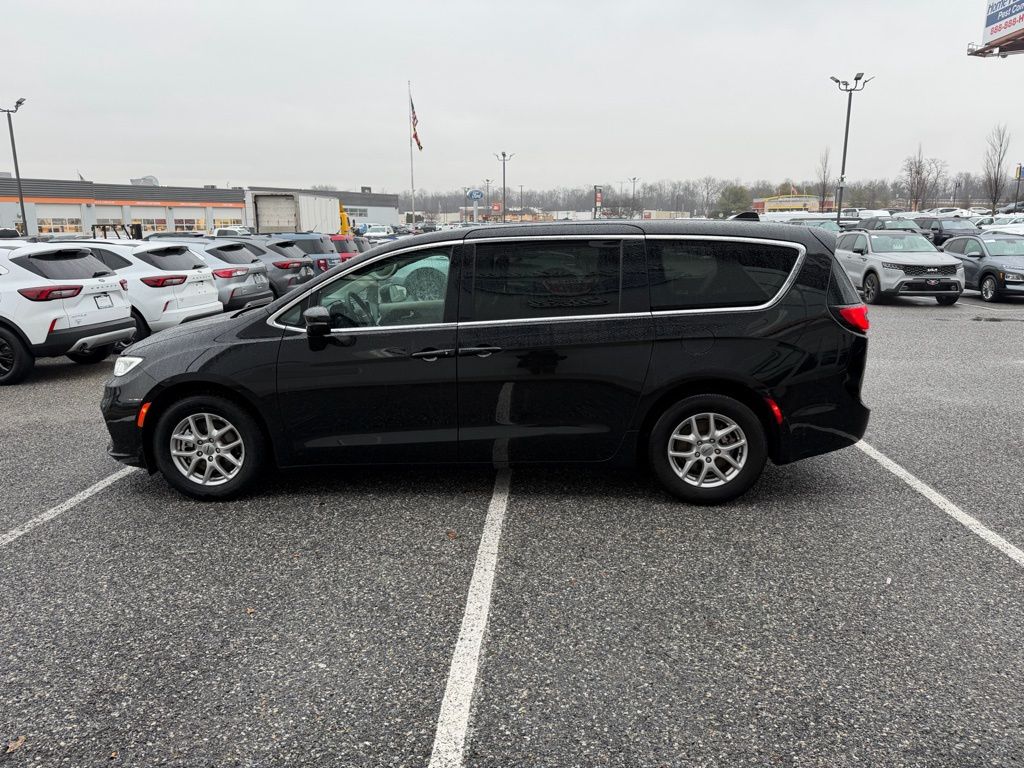 Used 2024 Chrysler Pacifica - photo 8