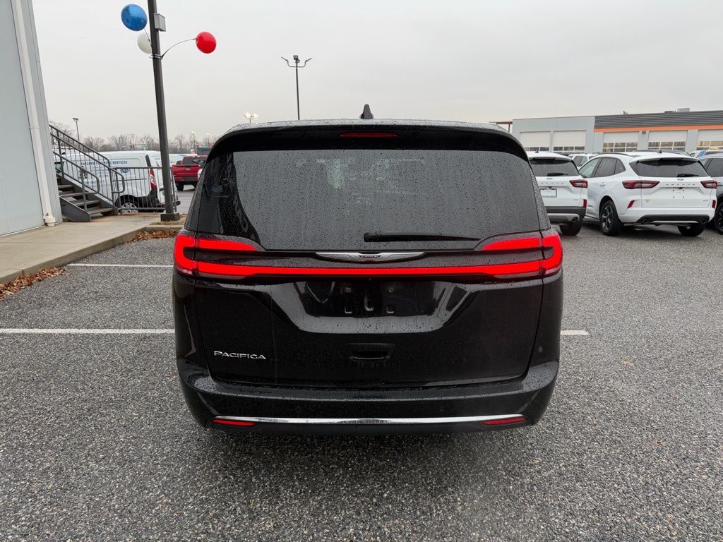 Used 2024 Chrysler Pacifica - photo 9