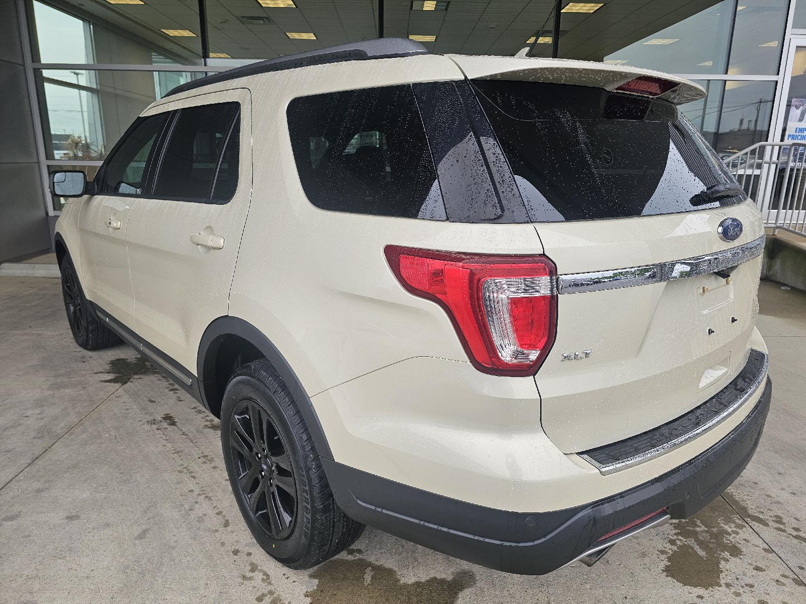 Used 2018 Ford Explorer - photo 2