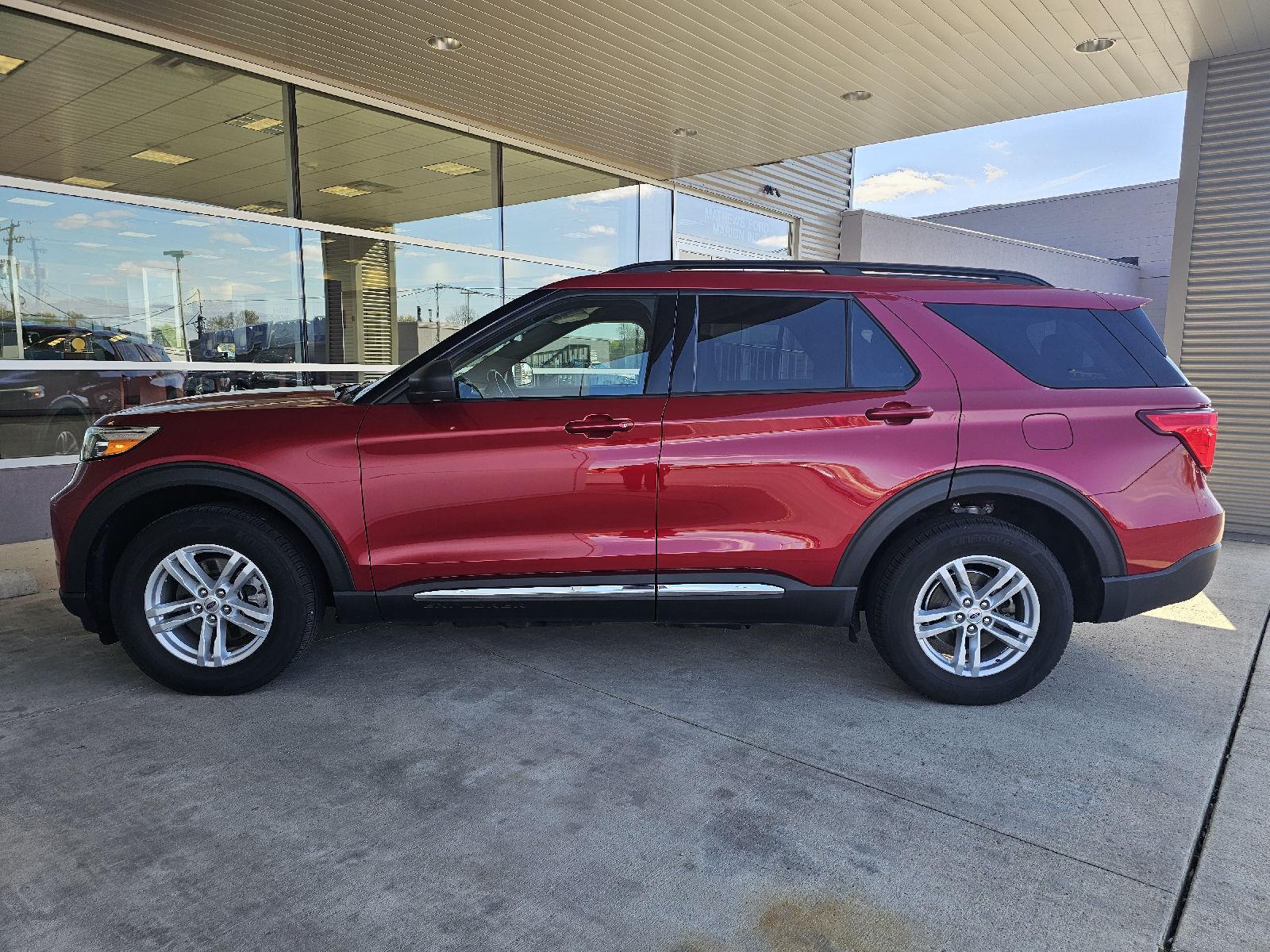 Used 2023 Ford Explorer - photo 2