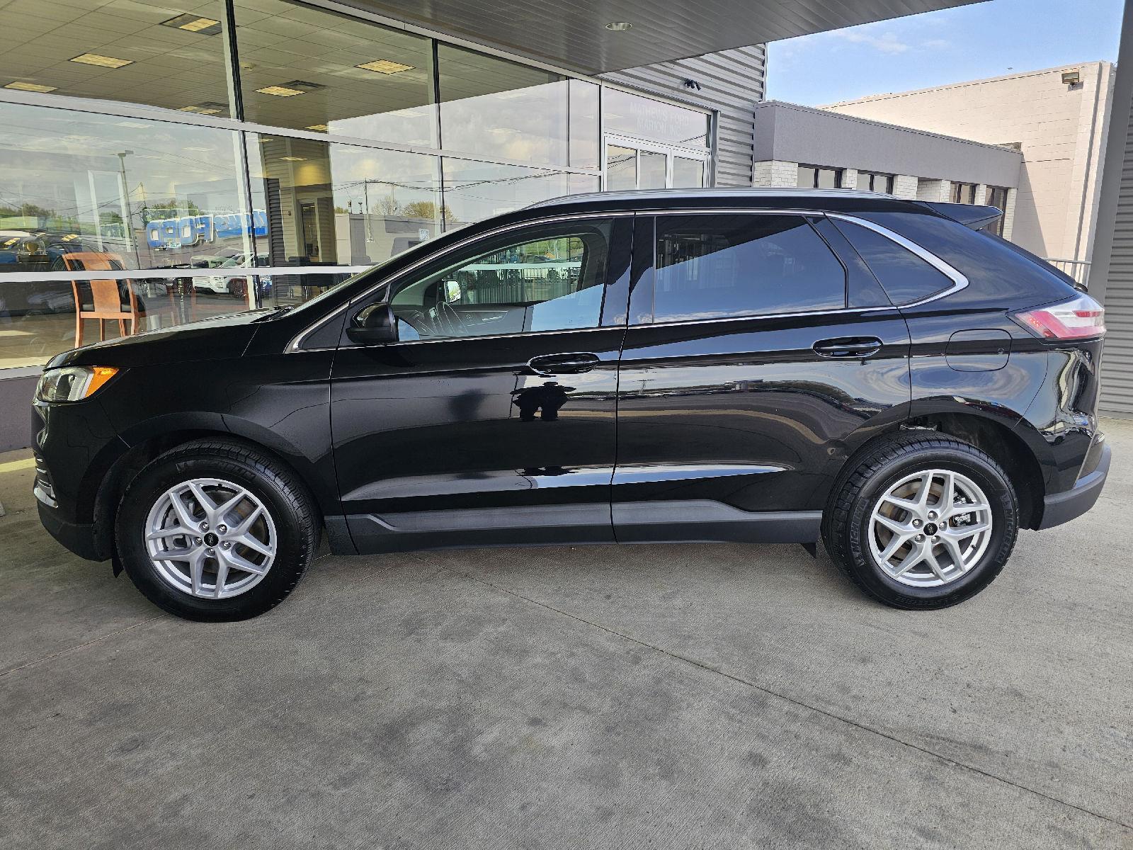 Used 2023 Ford Edge - photo 2