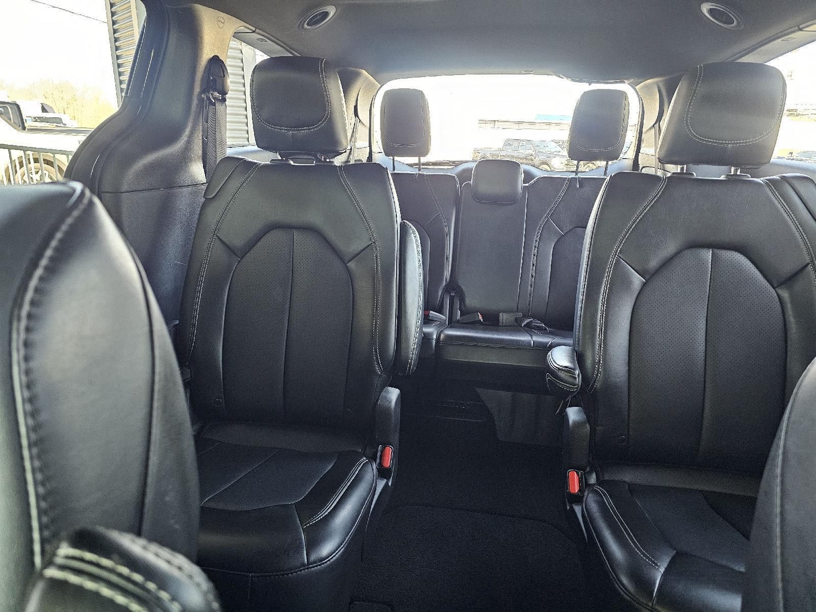 Used 2025 Chrysler Pacifica - photo 20