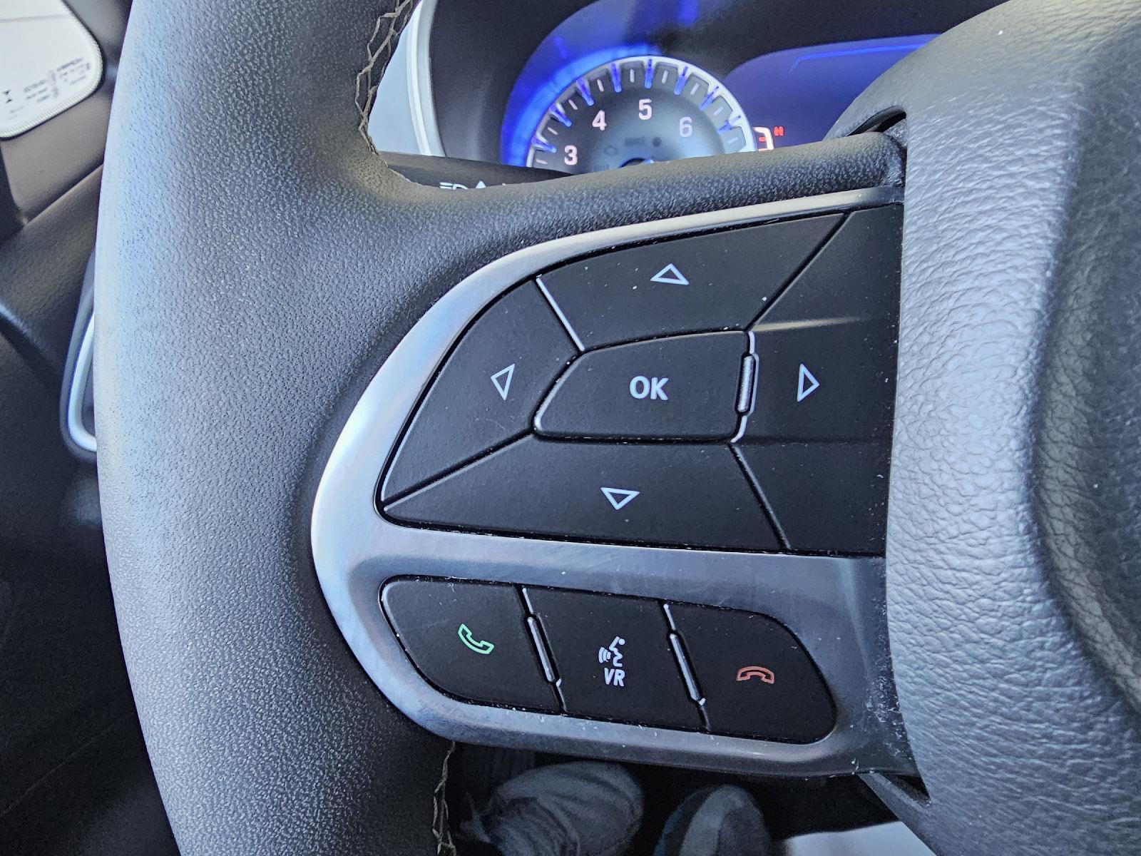 Used 2025 Chrysler Pacifica - photo 23