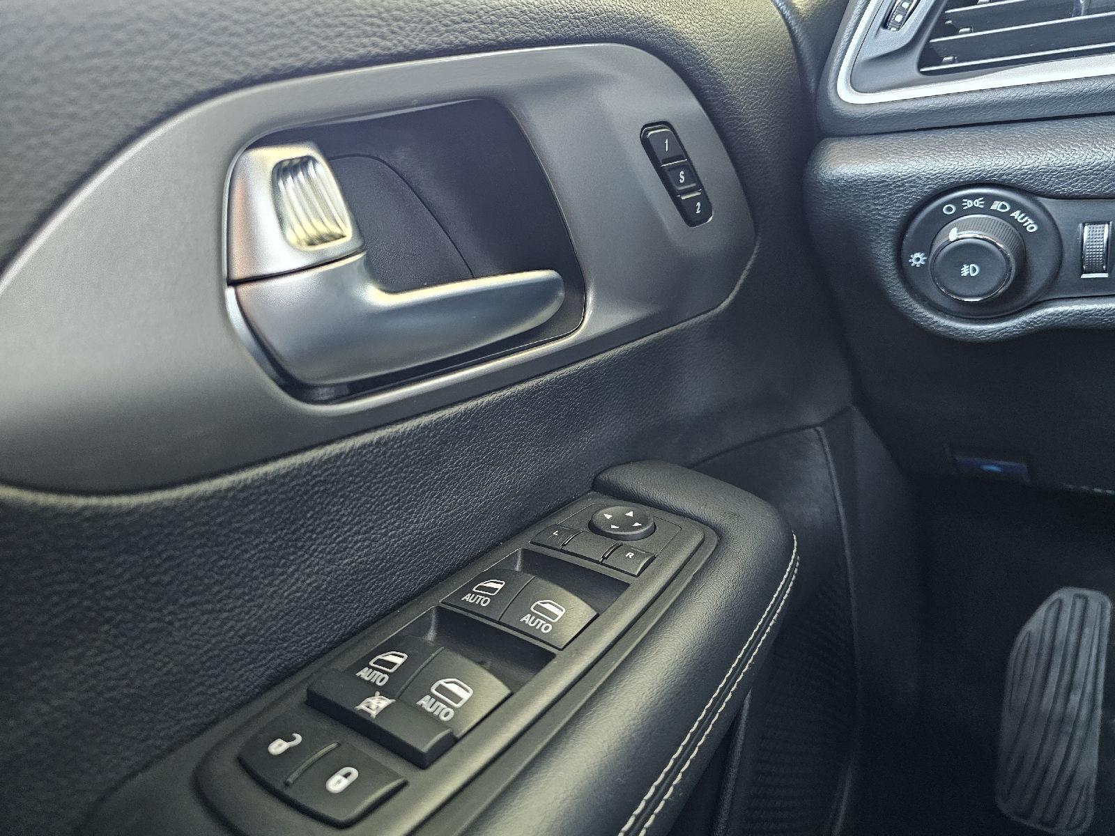 Used 2025 Chrysler Pacifica - photo 25