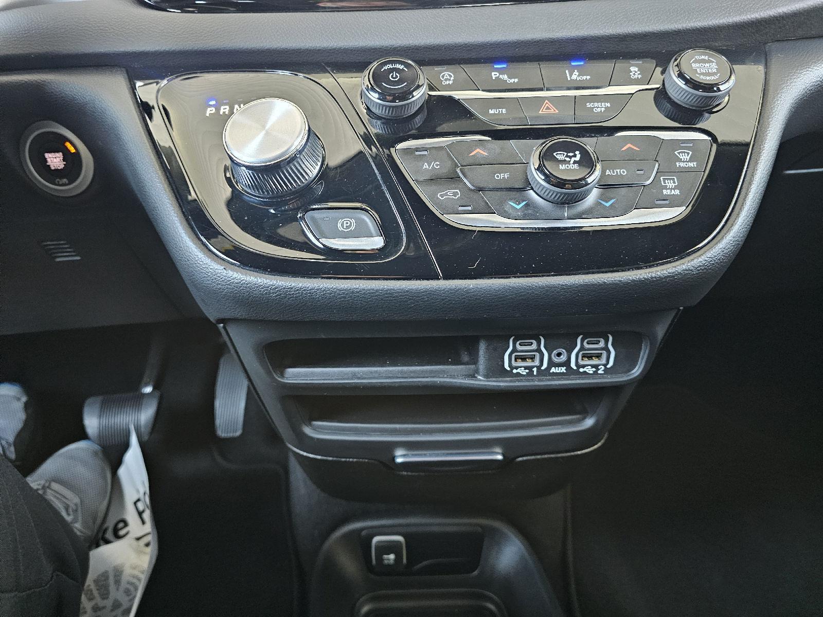 Used 2025 Chrysler Pacifica - photo 26