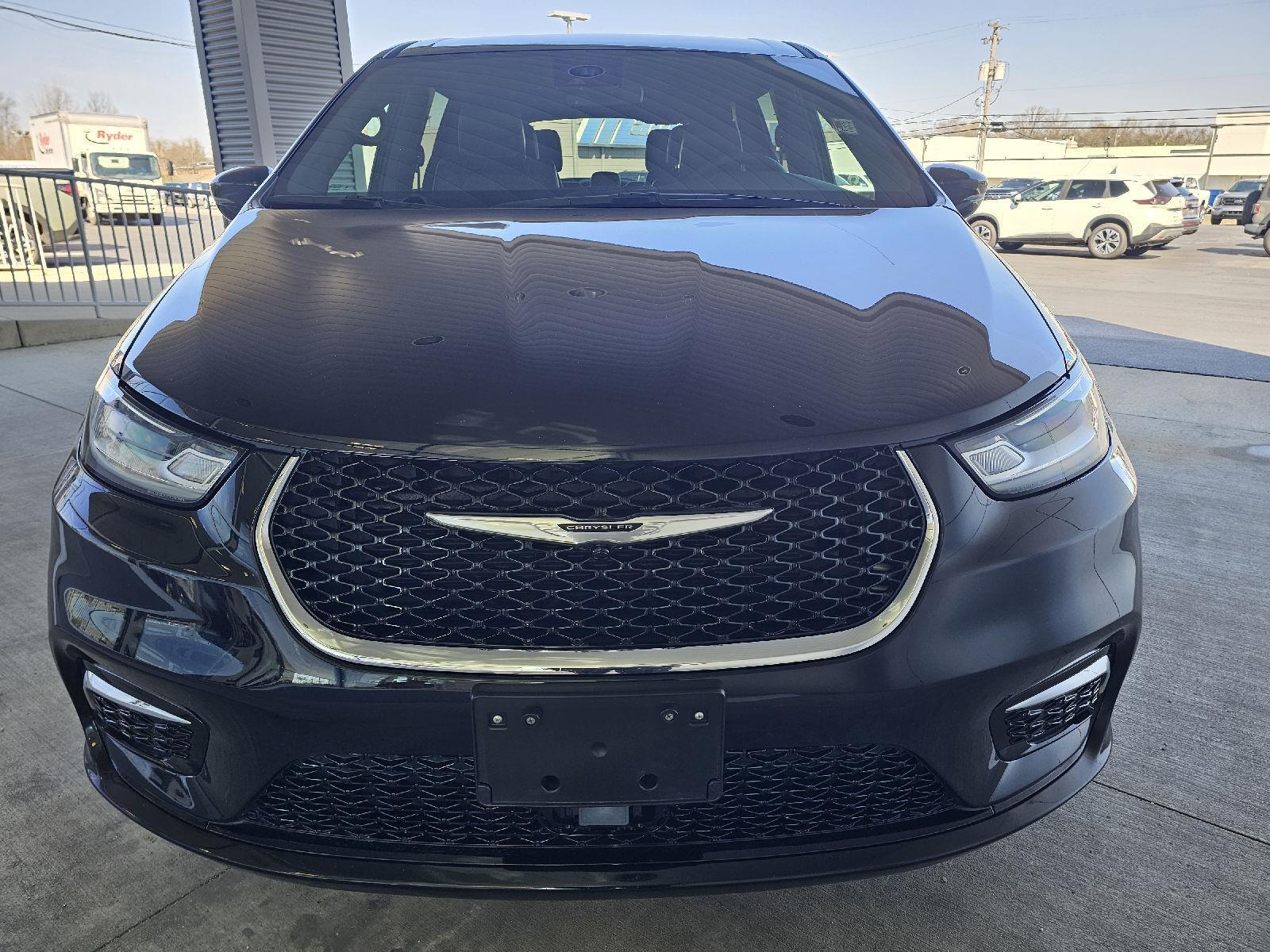 Used 2025 Chrysler Pacifica - photo 10