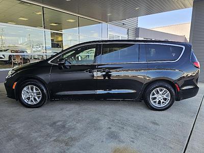 Used 2025 Chrysler Pacifica - photo 2