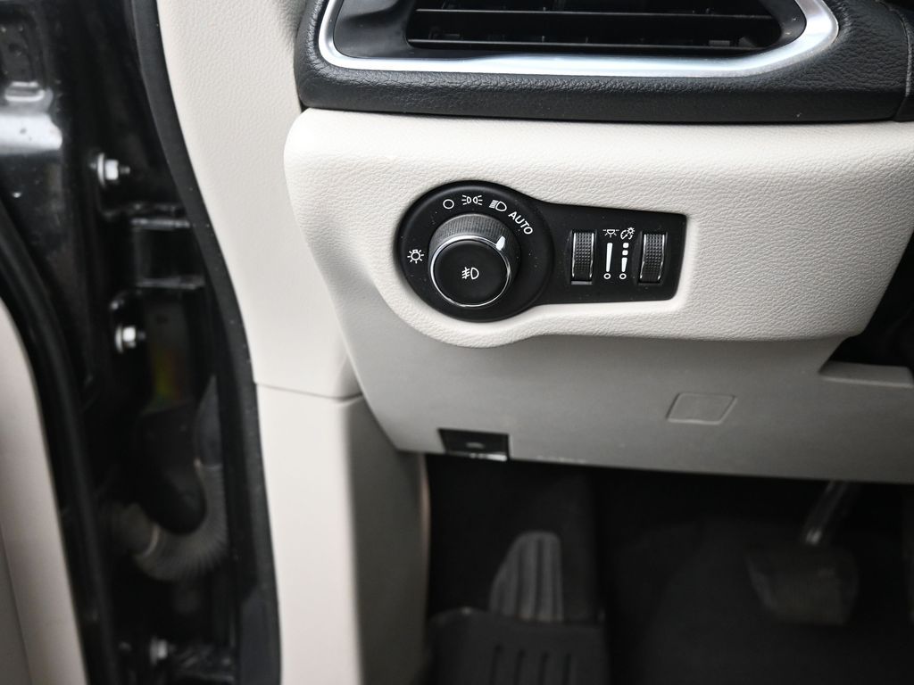 Used 2020 Chrysler Pacifica - photo 21