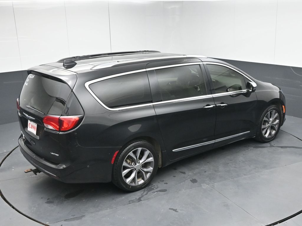 Used 2020 Chrysler Pacifica - photo 2