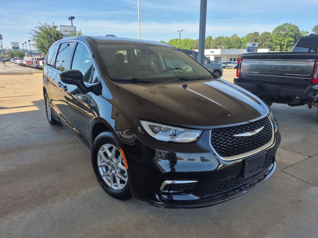 Used 2023 Chrysler Pacifica - photo 5