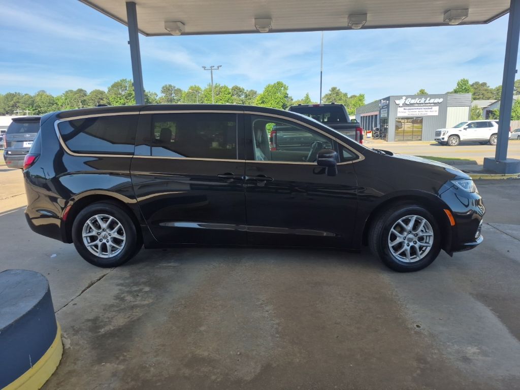 Used 2023 Chrysler Pacifica - photo 6
