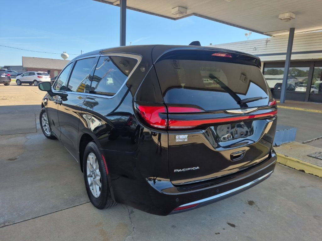 Used 2023 Chrysler Pacifica - photo 9