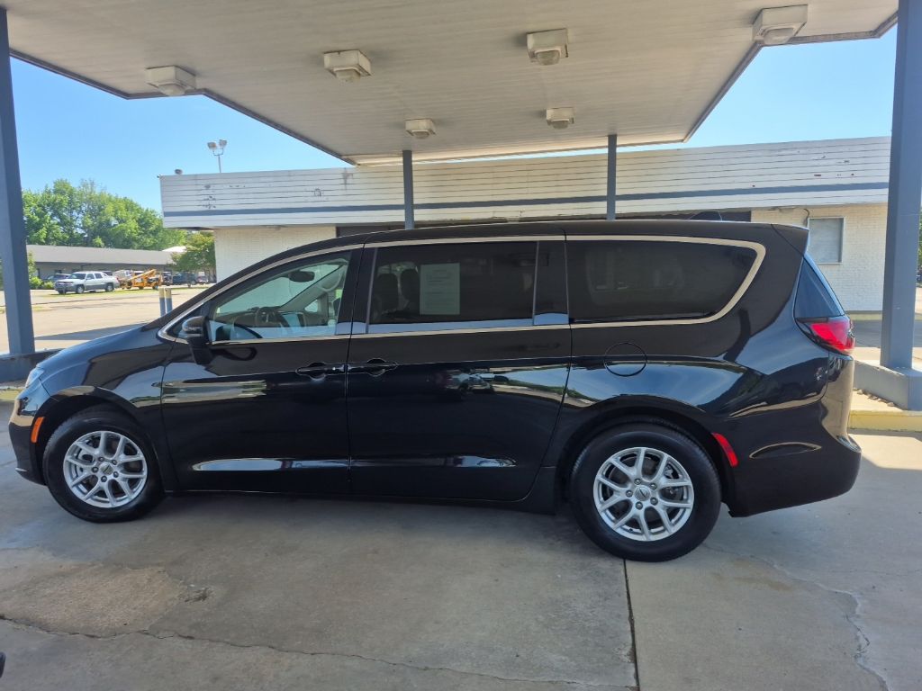 Used 2023 Chrysler Pacifica - photo 10