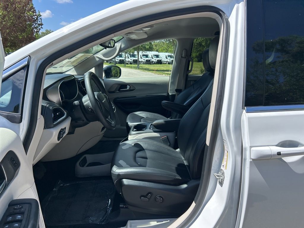 Used 2024 Chrysler Pacifica - photo 17