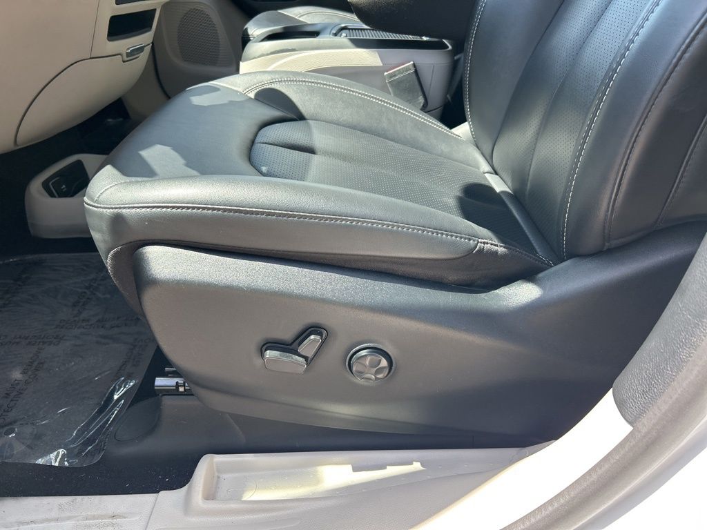 Used 2024 Chrysler Pacifica - photo 18