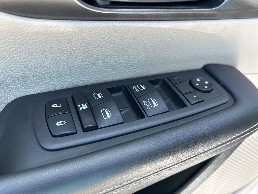 Used 2024 Chrysler Pacifica - photo 21