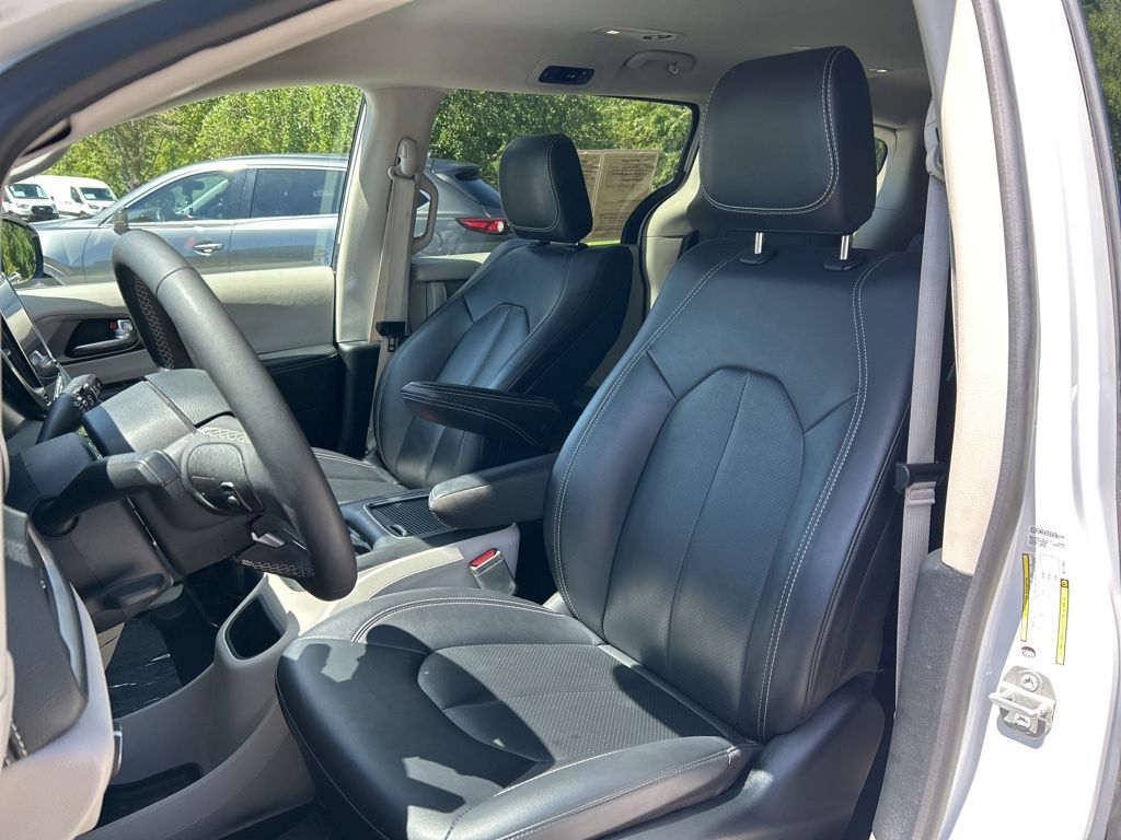 Used 2024 Chrysler Pacifica - photo 22