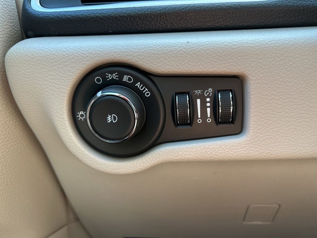 Used 2024 Chrysler Pacifica - photo 32
