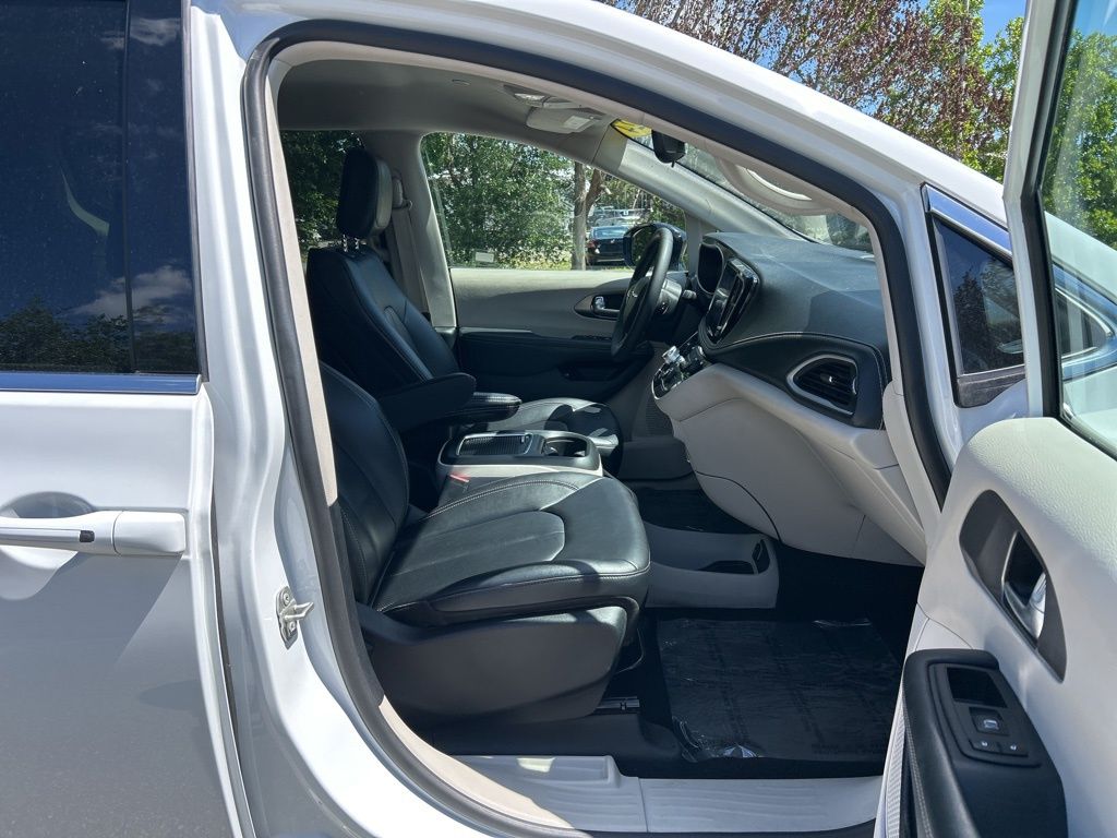 Used 2024 Chrysler Pacifica - photo 47