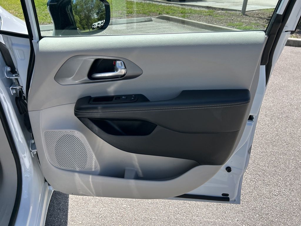 Used 2024 Chrysler Pacifica - photo 48