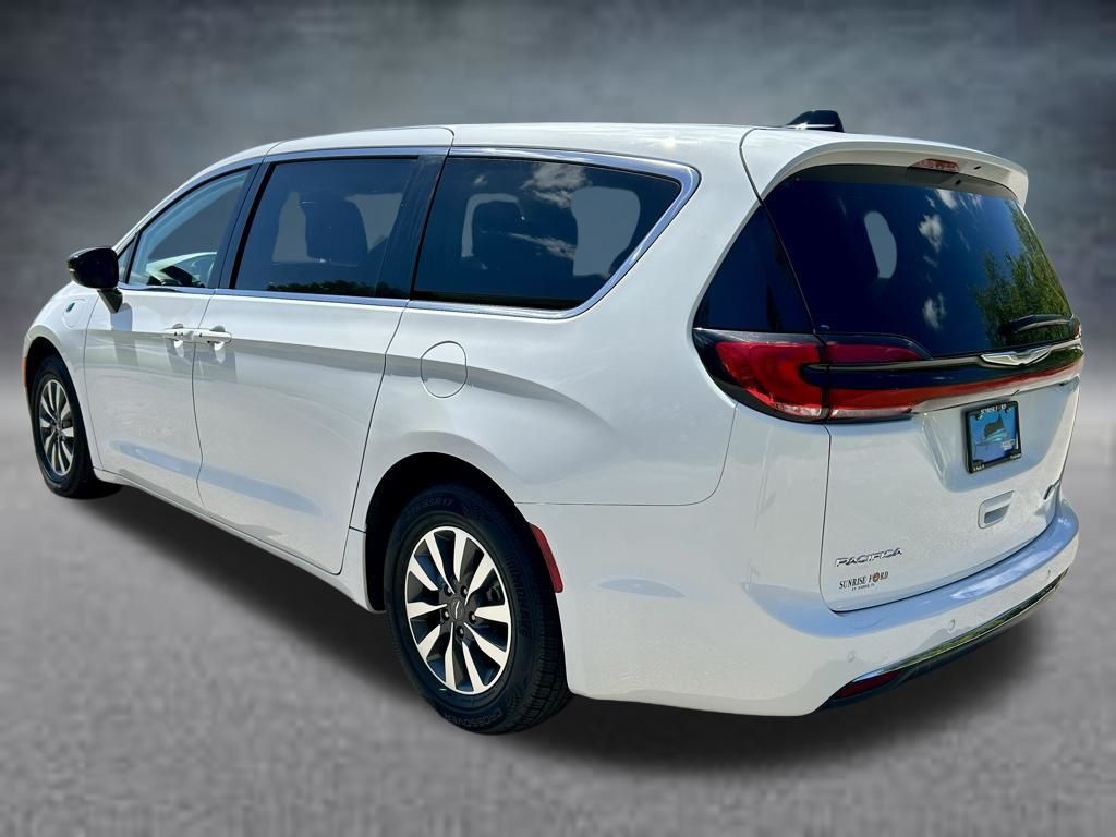 Used 2024 Chrysler Pacifica - photo 9