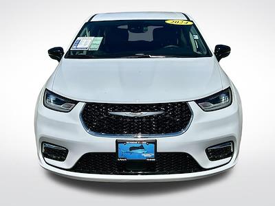 Used 2024 Chrysler Pacifica - photo 2