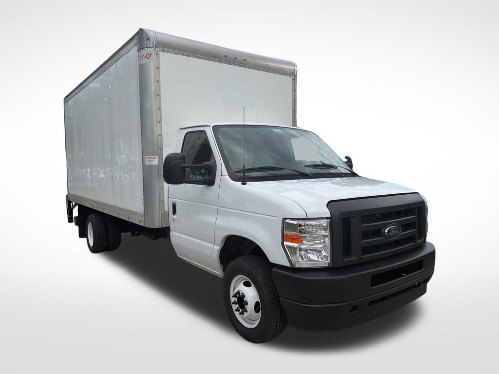 Used 2024 Ford E-450 - photo 5