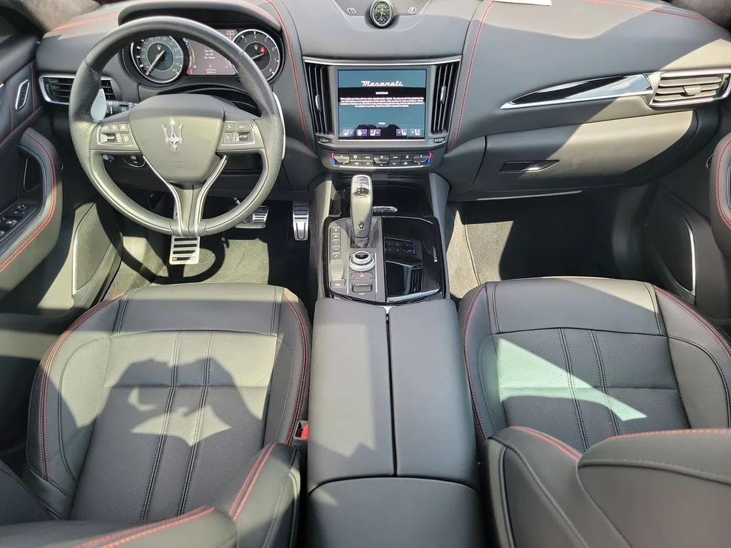 Used 2023 Maserati Levante - photo 12