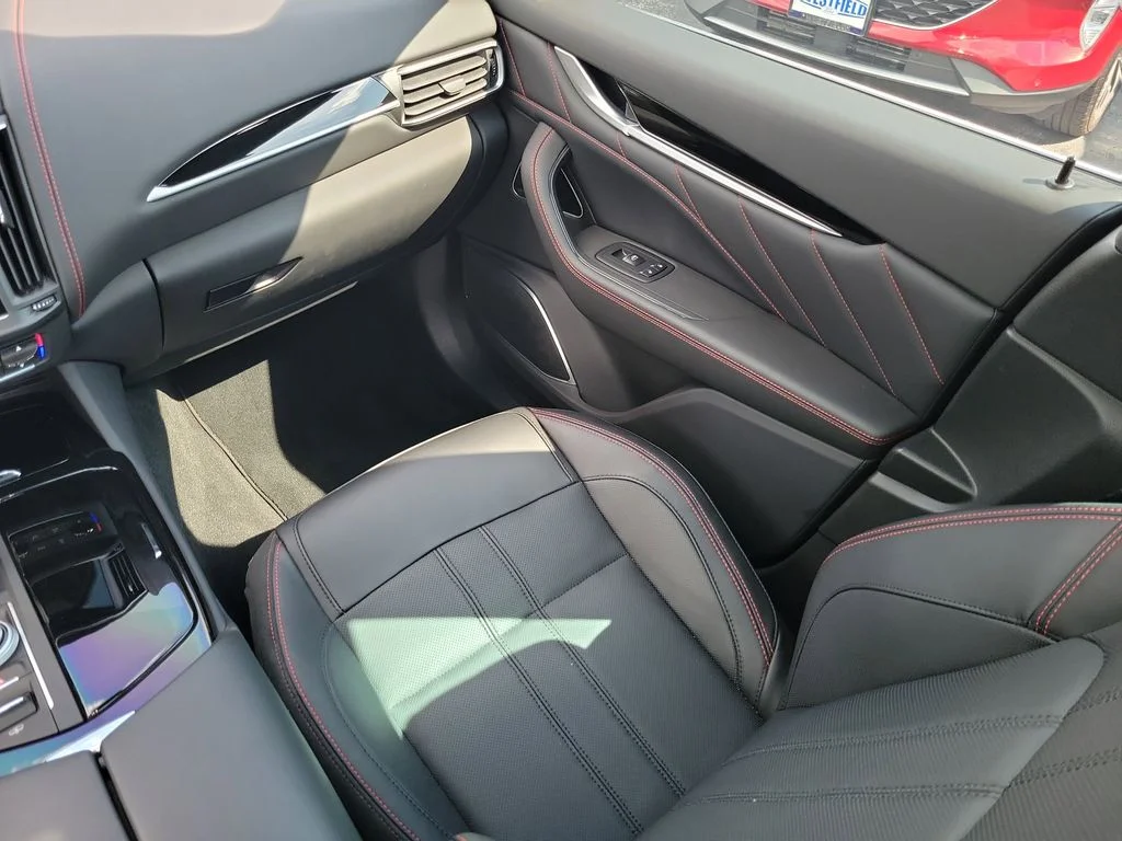 Used 2023 Maserati Levante - photo 13