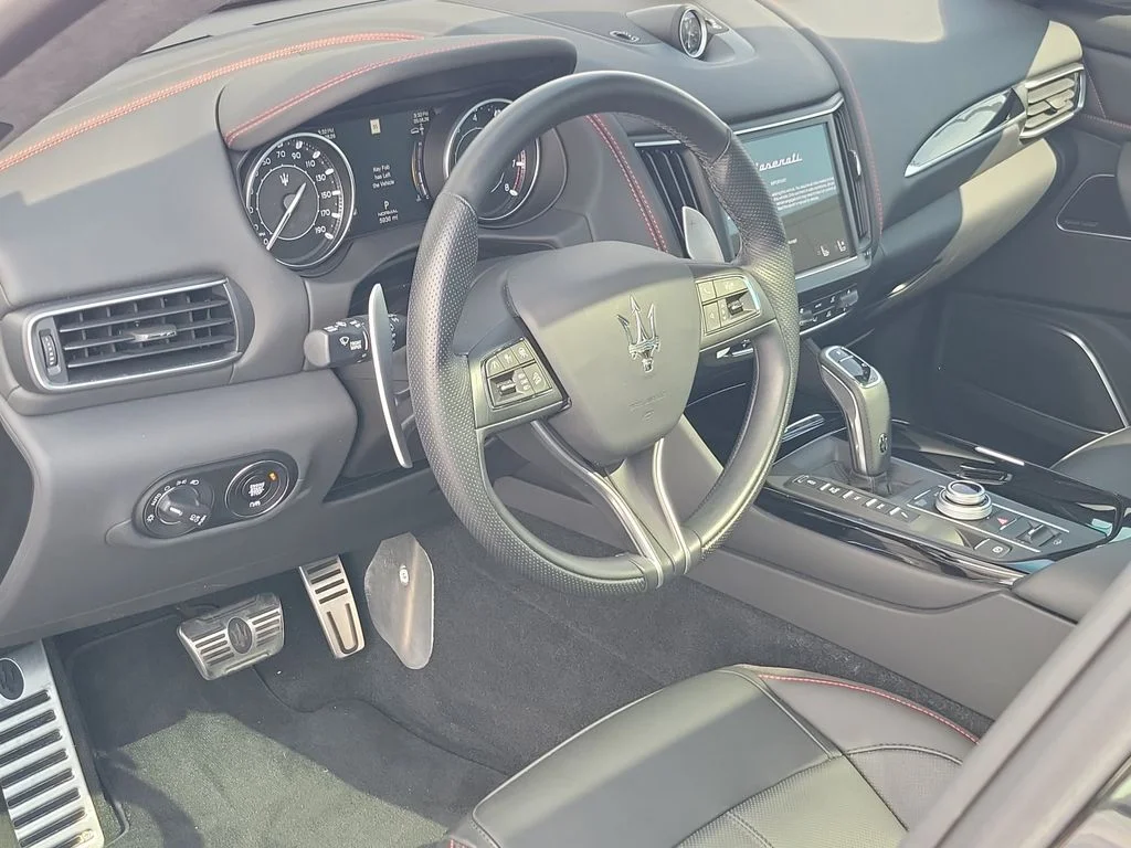 Used 2023 Maserati Levante - photo 14